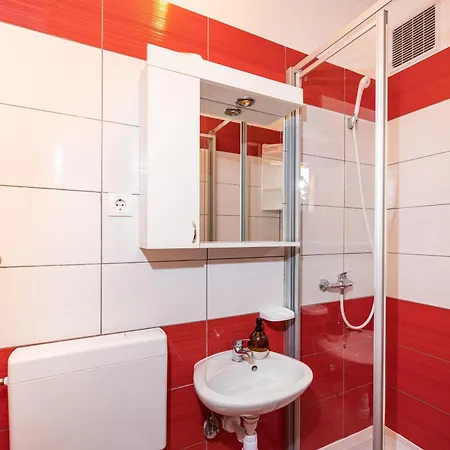 And 2 Walls * زادار