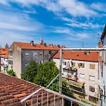 And 2 Walls * Zadar