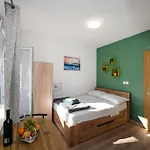 And 2 Walls Lejlighed
