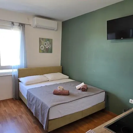 And 2 Walls Апартаменти