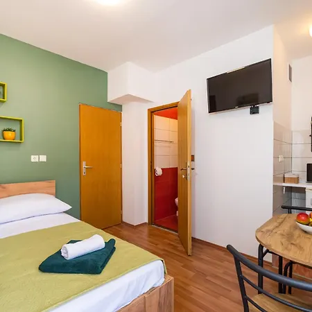 Apartman And 2 Walls Zadar