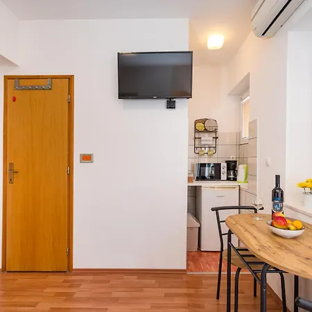Apartman And 2 Walls Zadar