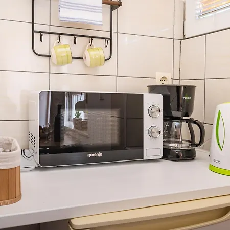 And 2 Walls Апартаменти *