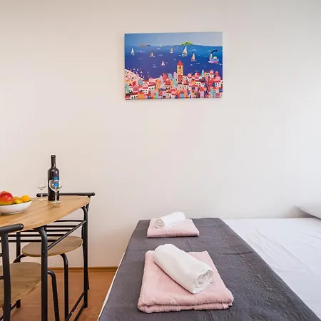 Apartman And 2 Walls Zadar
