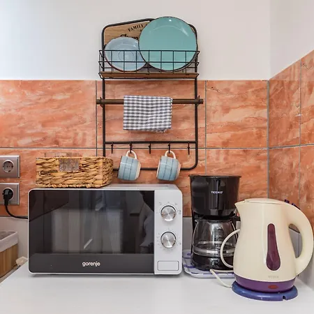 Apartman And 2 Walls *