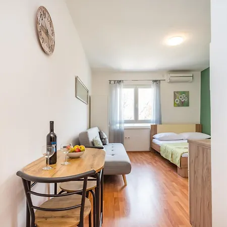 Apartman And 2 Walls Zadar