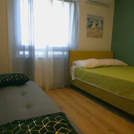 アパート And 2 Walls ザダル